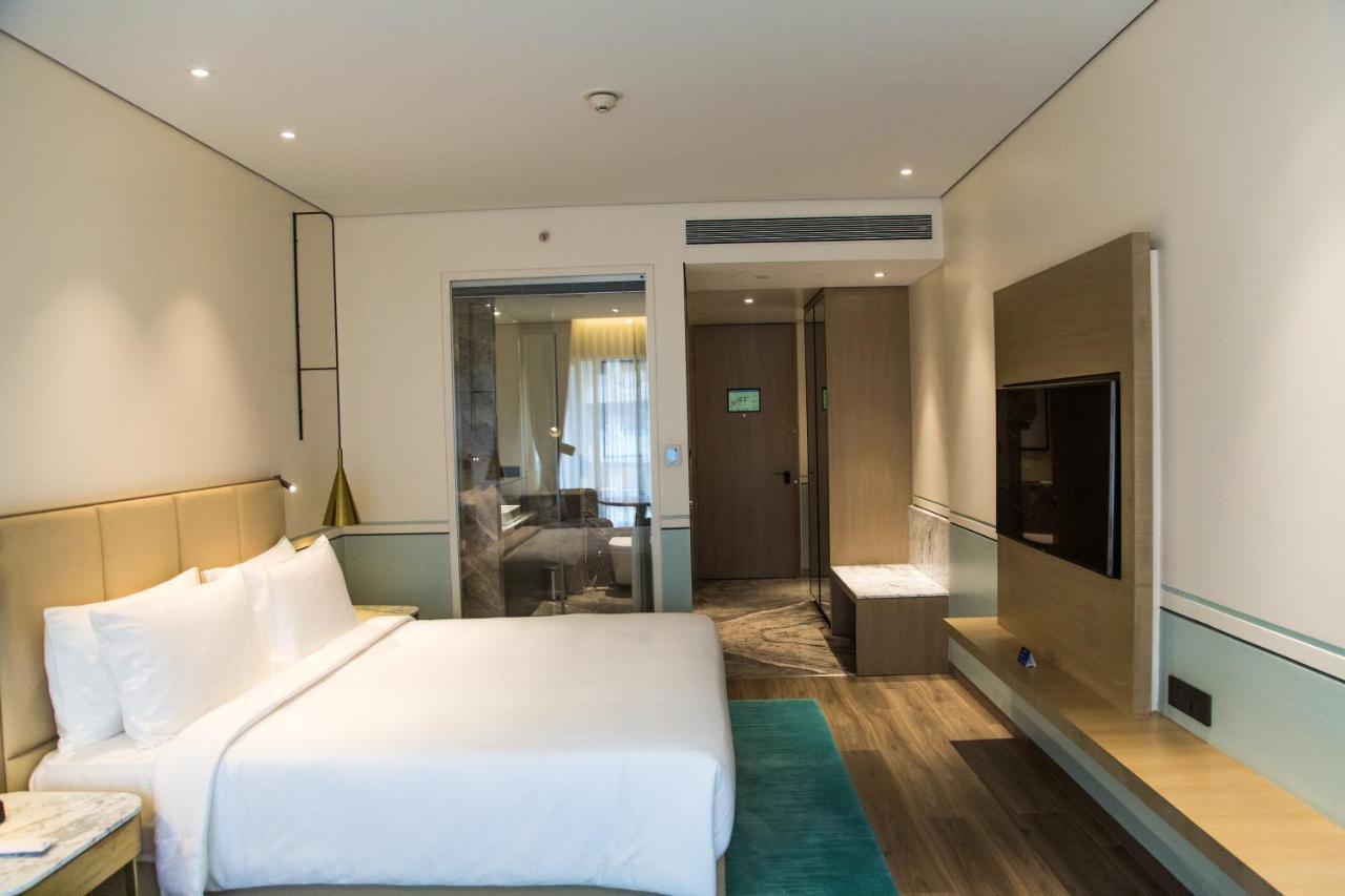 Radisson Blu Mumbai International Airport Otel Dış mekan fotoğraf A room at the hotel