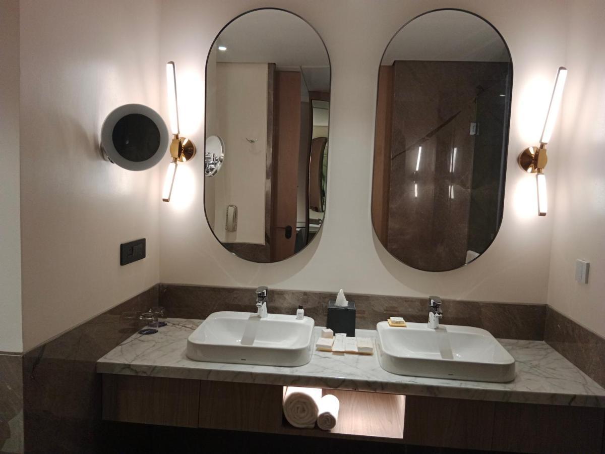 Radisson Blu Mumbai International Airport Otel Dış mekan fotoğraf