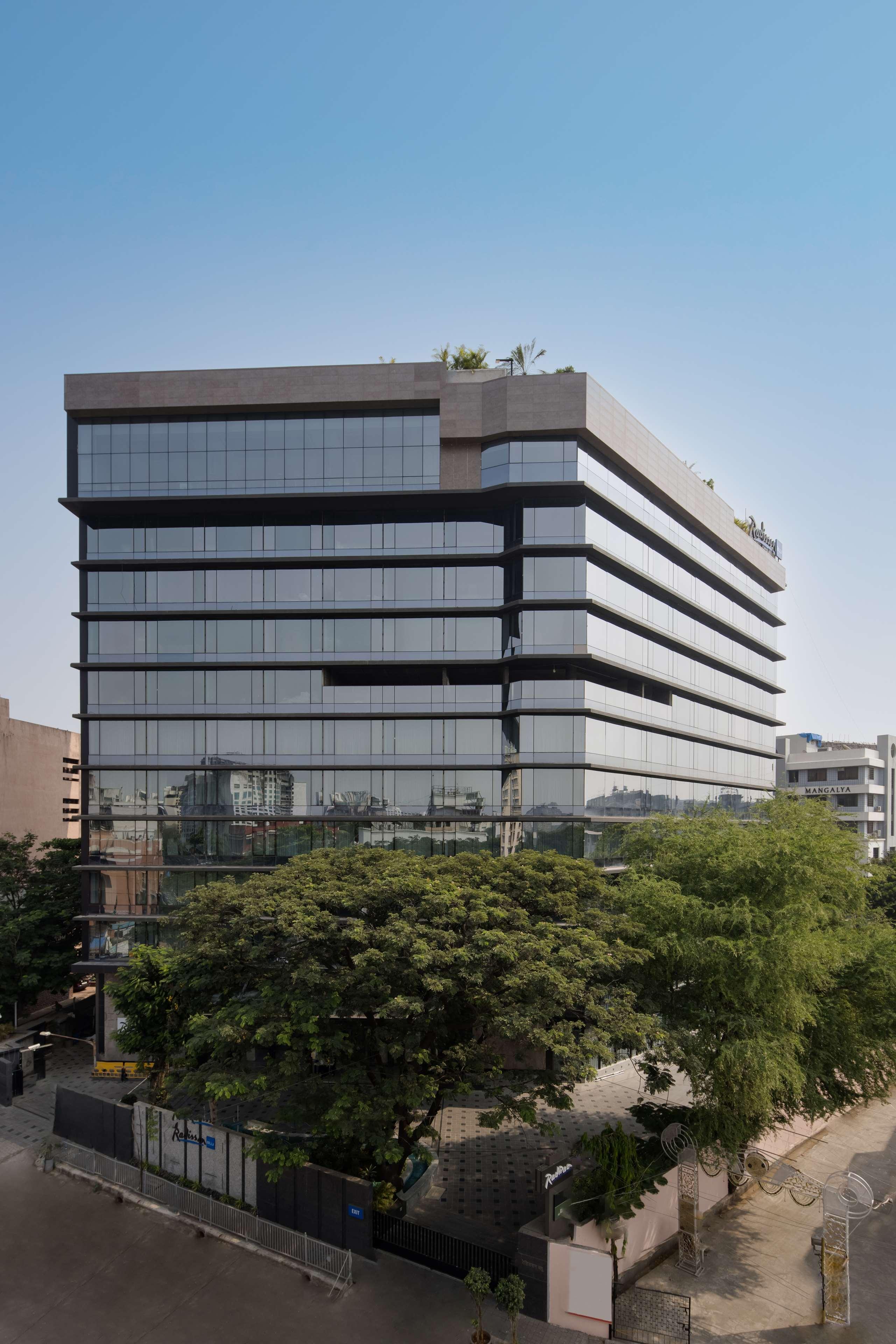 Radisson Blu Mumbai International Airport Otel Dış mekan fotoğraf The building of the National Library of Greece