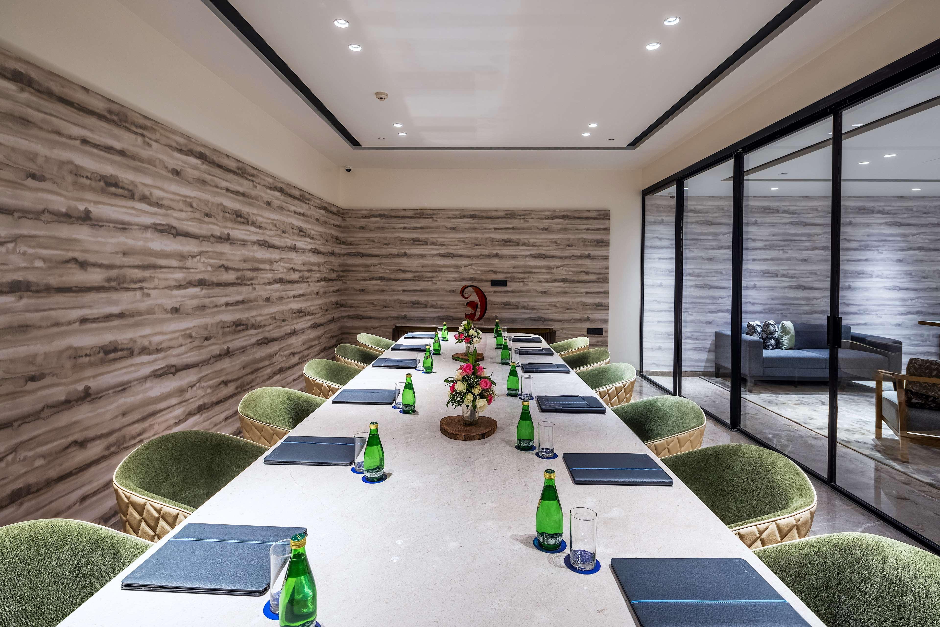 Radisson Blu Mumbai International Airport Otel Dış mekan fotoğraf Meeting room at the hotel
