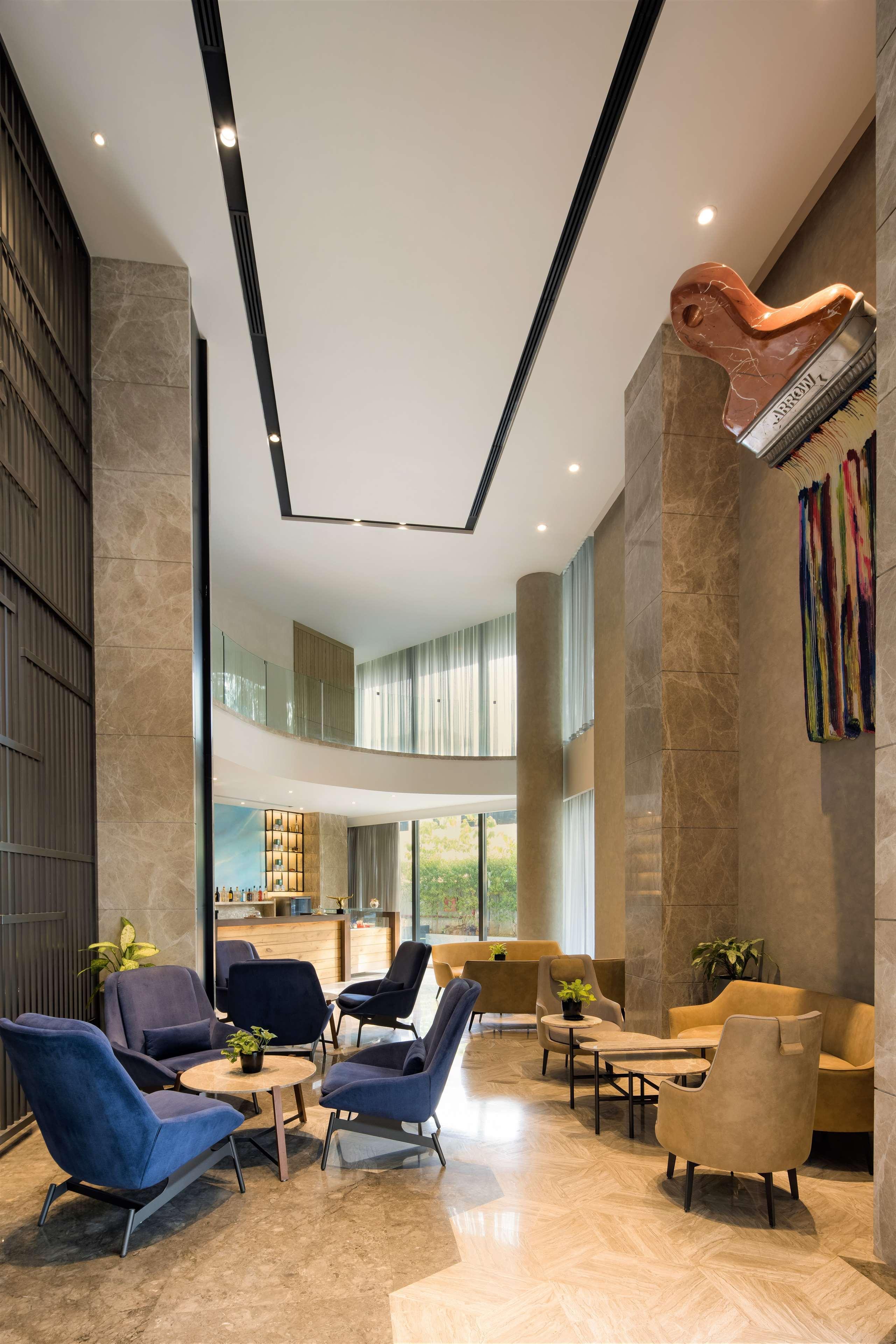 Radisson Blu Mumbai International Airport Otel Dış mekan fotoğraf The interior of the hotel
