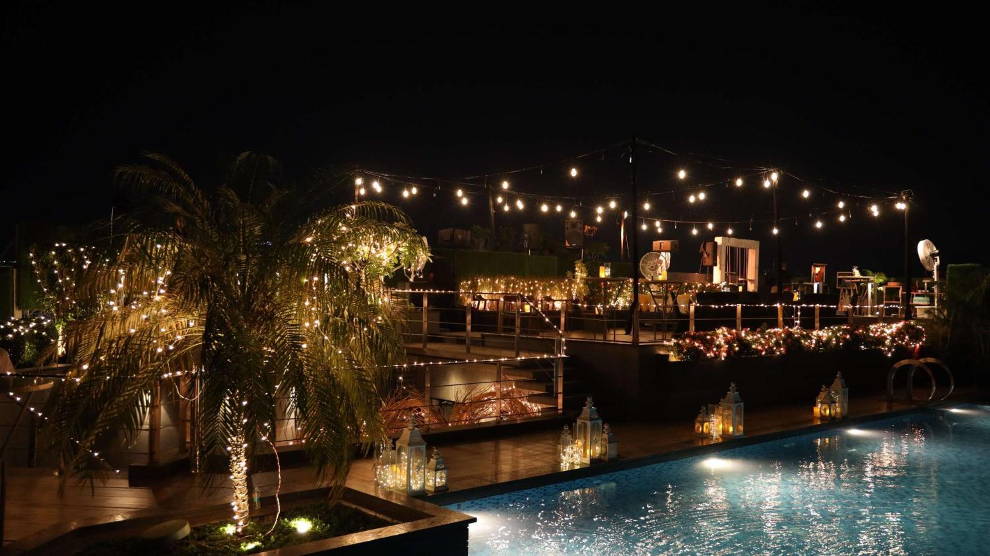 Radisson Blu Mumbai International Airport Otel Dış mekan fotoğraf The resort at night